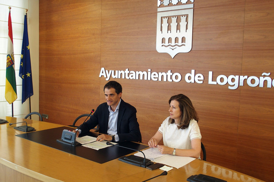 Miguel Sáinz y Mar San Martín, en la rueda de prensa posterior a la Junta de Gobierno Local. / NR
