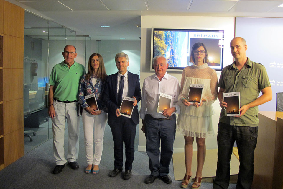 Presentación del nuevo número de la revista 'Belezos'. / NR