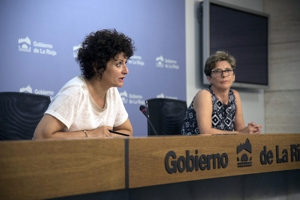 La directora general de Servicios Sociales, Celia Sanz, informa sobre la actividad registrada en el Centro Asesor de la Mujer . / NR