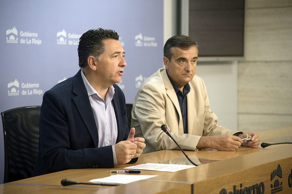 Carlos Cuevas (izquierda) y Carlos Alonso, en la presentación de las ayudas. /NR