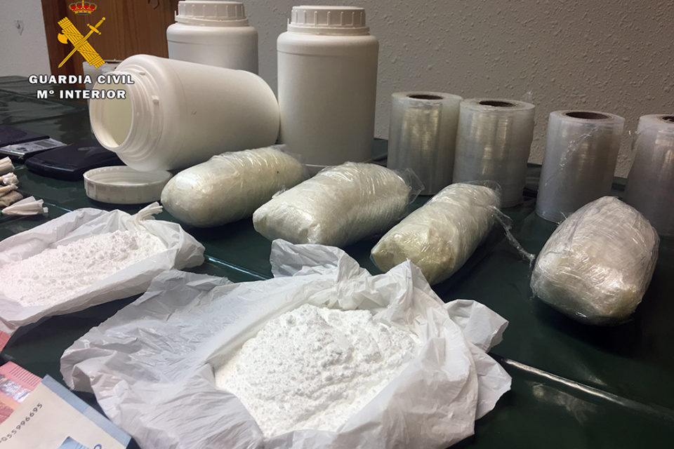 Speed intervenido por la Guardia Civil durante el registro efectuado en el laboratorio clandestino. / Guardia Civil