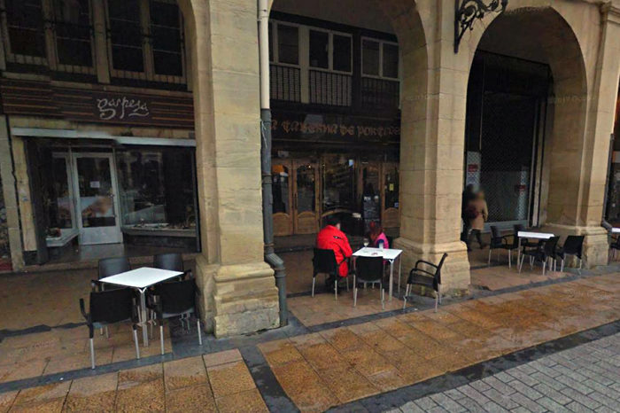 Atendio un hombre por inhalación de humo en un incendio en una taberna de Logroño