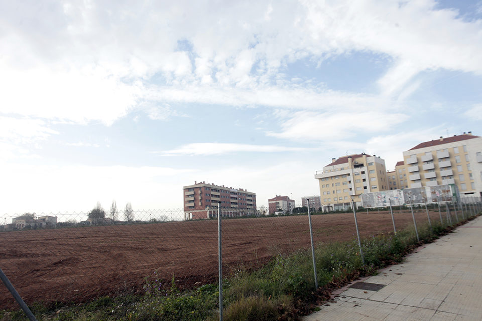 Imagen de archivo de la parcela dotacional pública de Los Lirios. / Ingrid