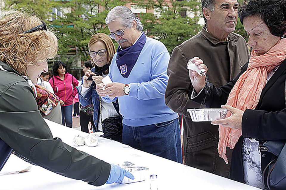 Una degustación celebrada en un barrio de Logroño los pasados sanmateos. / Ingrid
