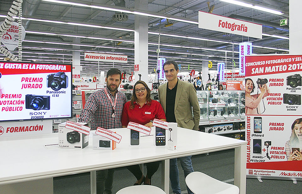 Presentación en Media Markt del II concurso de selfies ‘Vente a Logroño, Vente a San Mateo’./ NR