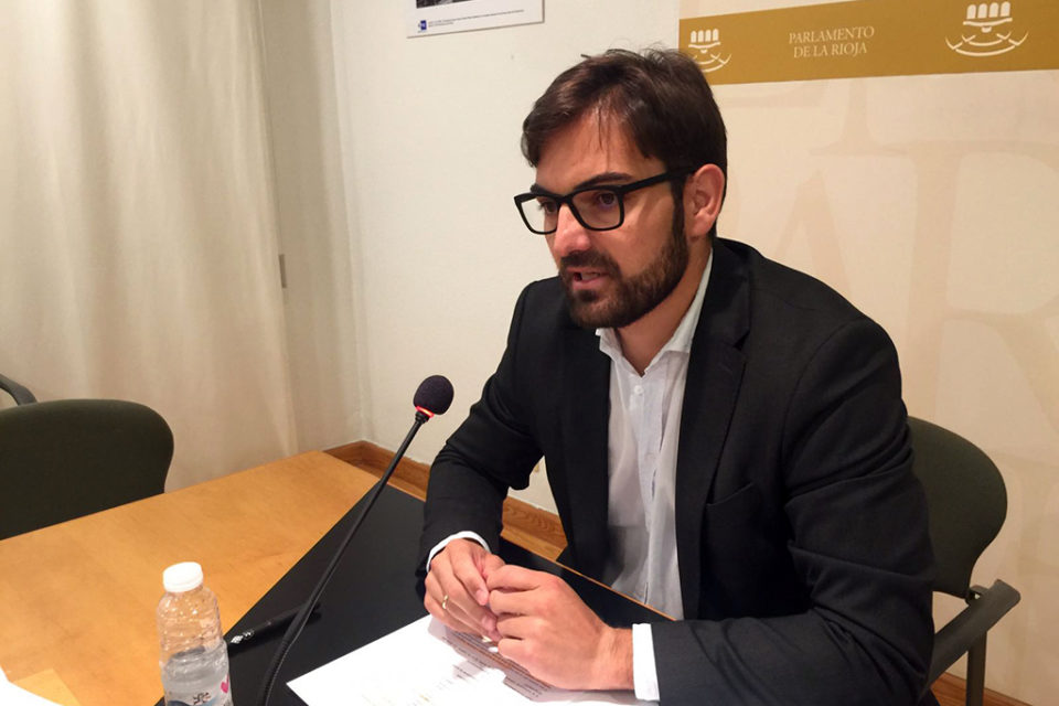 Diego Ubis, durante su comparecencia ante los medios. / NR