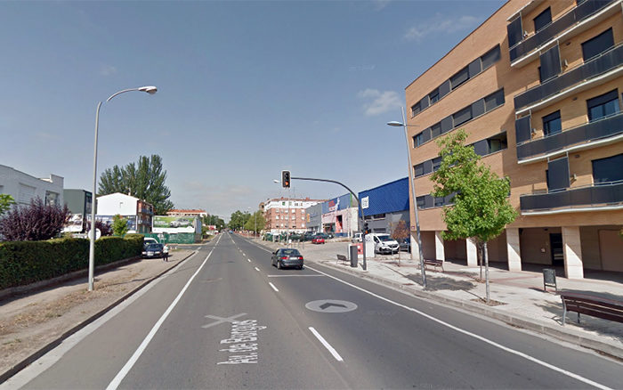 Un herido al chocar un vehículo y una moto en Logroño