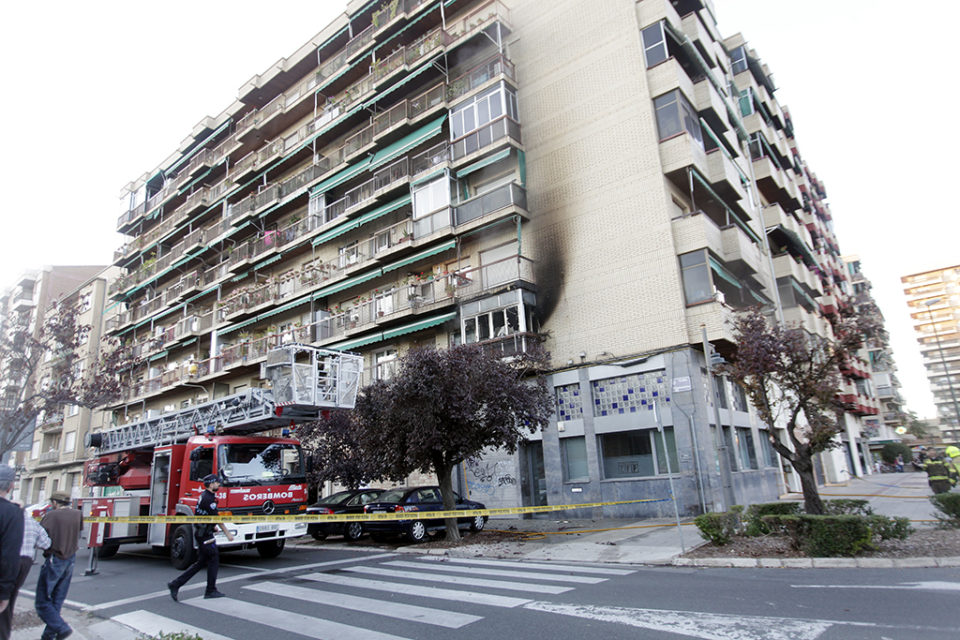 La vivienda afectada está en el 14 de la calle José María Toledo en esquina con la calle Villamediana. /CLARA LARREA