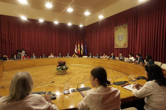 La abstención de Cambia impide una postura unánime sobre Cataluña