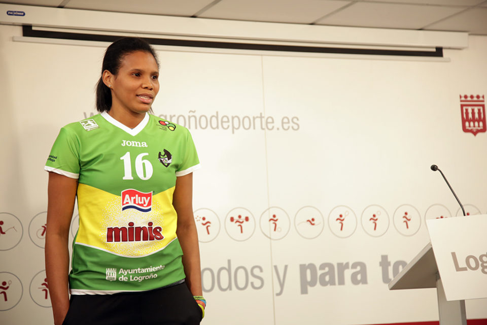 Melissa Rangel, en la presentación de la nueva jugadora del Minis de Arluy. / Clara Larrea