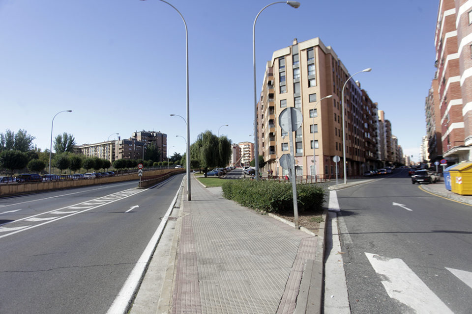 Cruce donde se va a construir una nueva rotonda que enlazará Hermanos Hircio, con Pino y Amorena y Belchite. / Ingrid