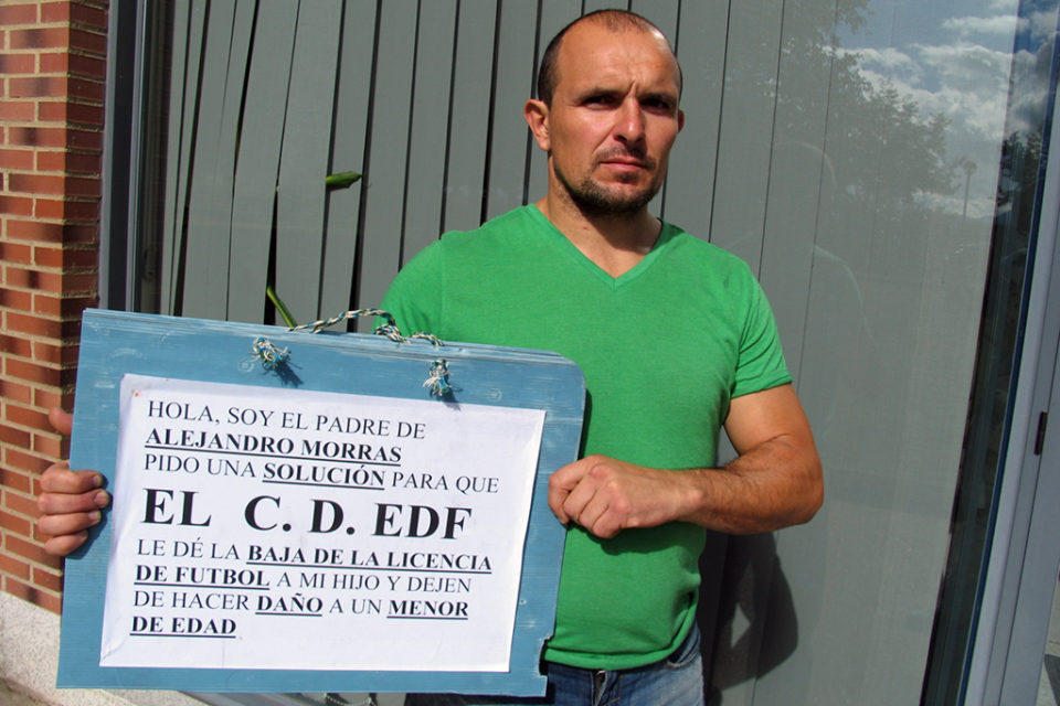 Alberto Morras, padre de Alejandro, el pasado 20 de octubre en la sede de este diario. / NR