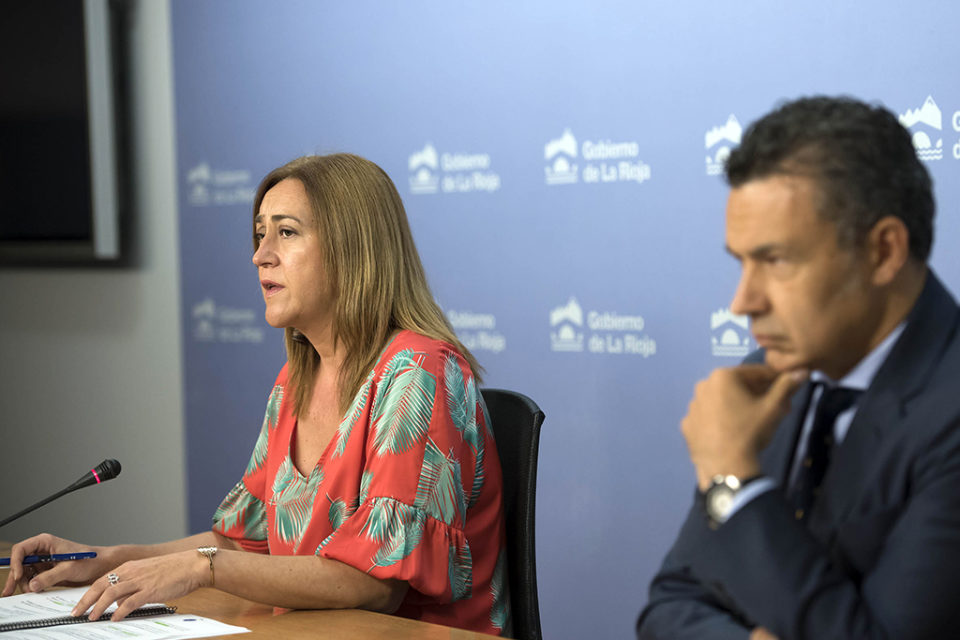 La portavoz del Gobierno da a conocer los asuntos acordados en el Consejo de Gobierno junto al consejero Conrado Escobar. / NR