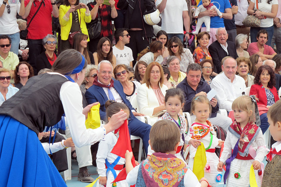 Ceniceros y la consejera de Presidencia, Begoña Martínez, presencian un acto organizado por riojanos residentes en Chile. /NR