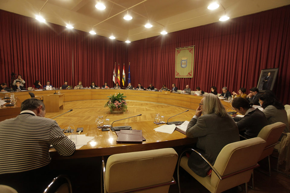 El escaño de la edil de Cambia Paz Manso de Zúñiga estuvo vacío tras su dimisión en el pleno que se celebró el jueves en el Ayuntamiento. / Ingrid