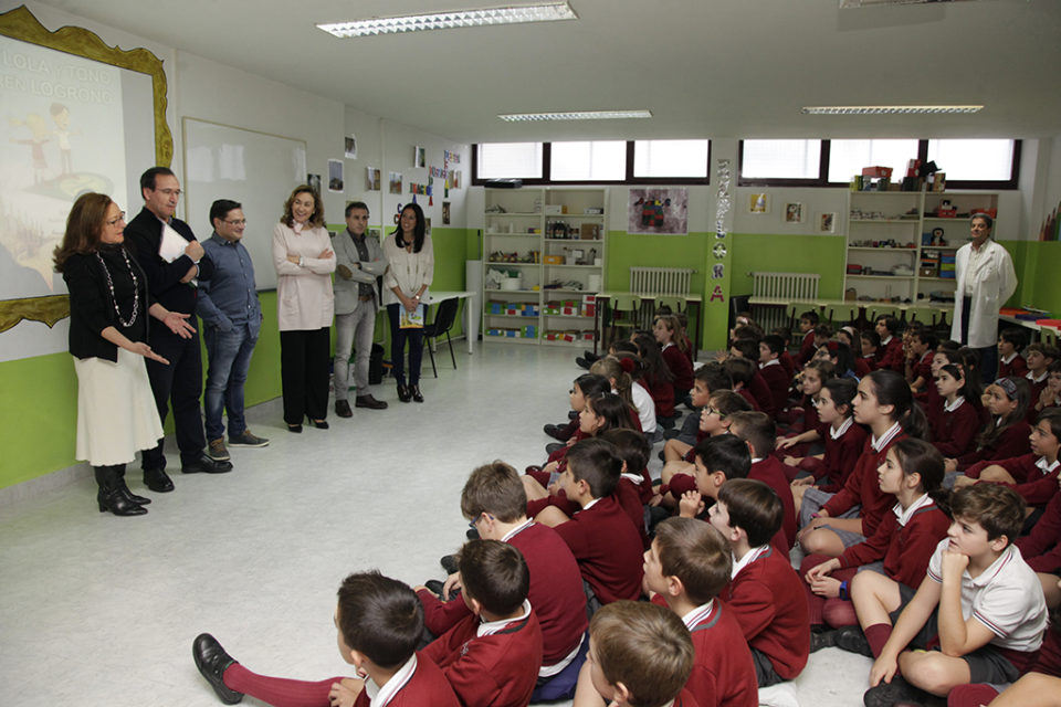 Presentación del ibro editado por ACERI con los alumnos de Jesuitas. / Ingrid
