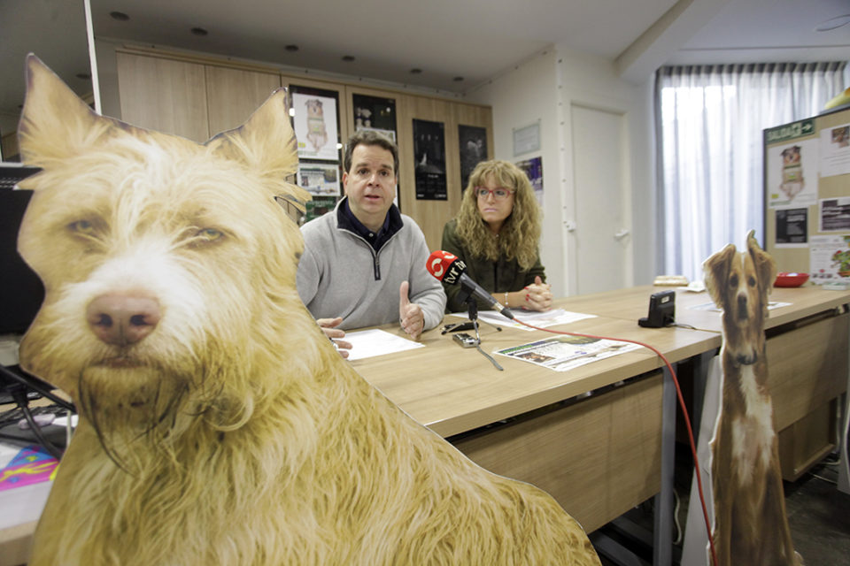 José Nunes y Carmen Faulín, de la Protectora de Animales, en la rueda de prensa. / Ingrid