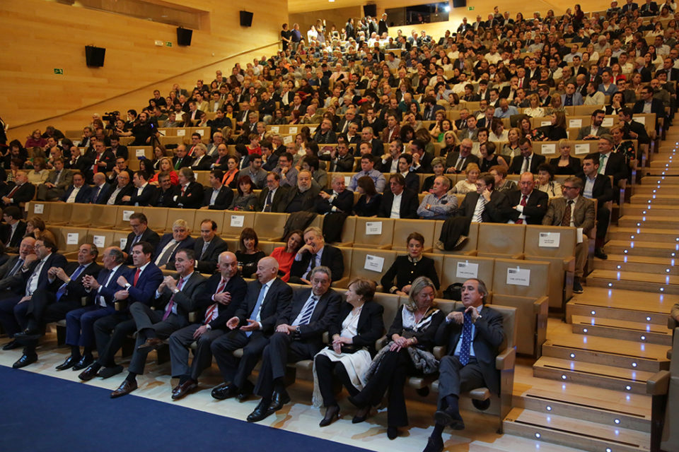 La celebración del 40 aniversario de la creación de la patronal riojana ha reunido en Riojaforum a representantes de todos los ámbitos empresariales de la región. / Clara Larrea
