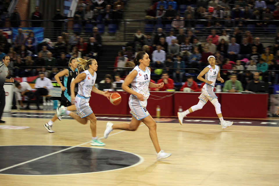 Leslie Knight dirige el contraataque del Promete. / NR