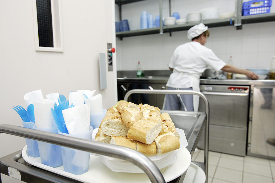 Una trabajadora, durante su jornada laboral. / Ingrid