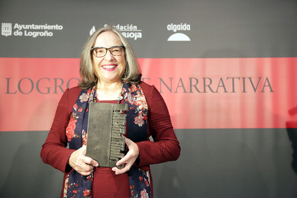 Milagros Frías, con el premio. / Clara Larrea