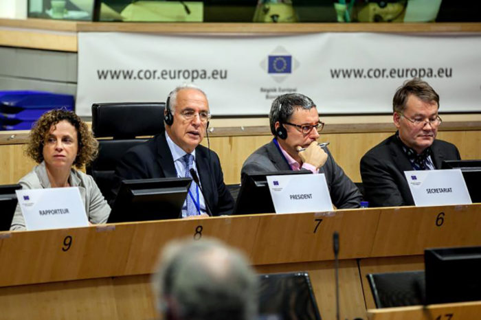 Ceniceros lleva a Bruselas el debate sobre la emancipación de los jóvenes