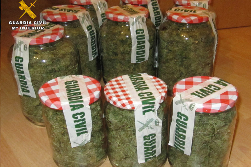 Droga intervenida por la Guardia Civil. / Guardia Civil