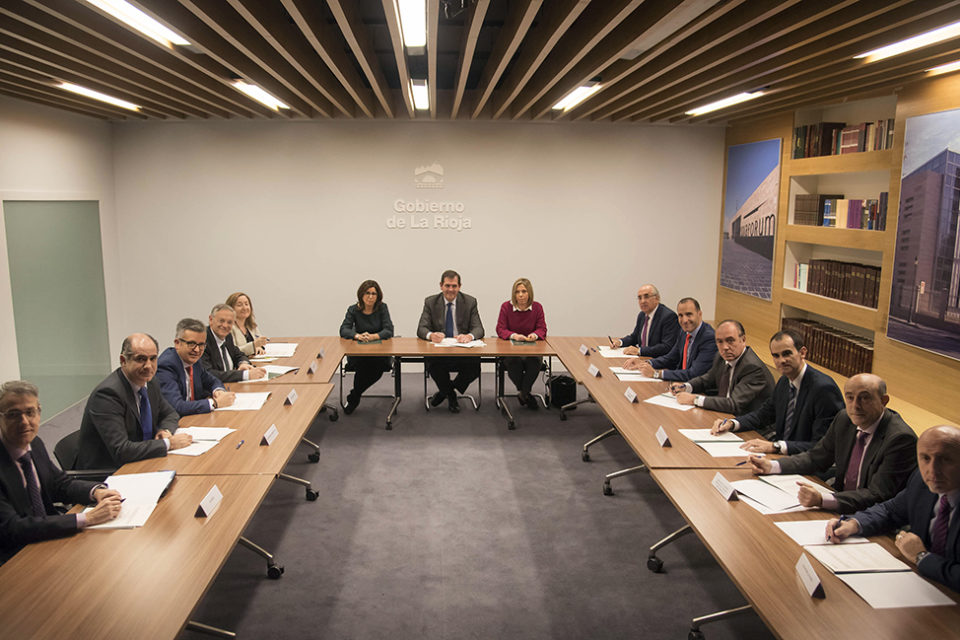 Nagore ha firmado este jueves los convenios con las entidades financieras. / NR