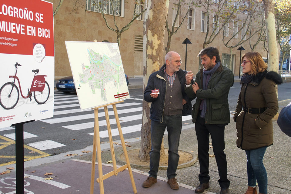 Jesús Ruiz Tutor, presentó el pasado mes de dnoviembre el nuevo sistema de préstamo de bicicletas. / NR