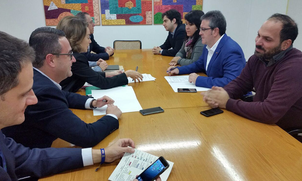 Los grupos municipales del PP y Cs se han reunido este viernes para negociar el proyecto de presupuestos de Logroño. / NR