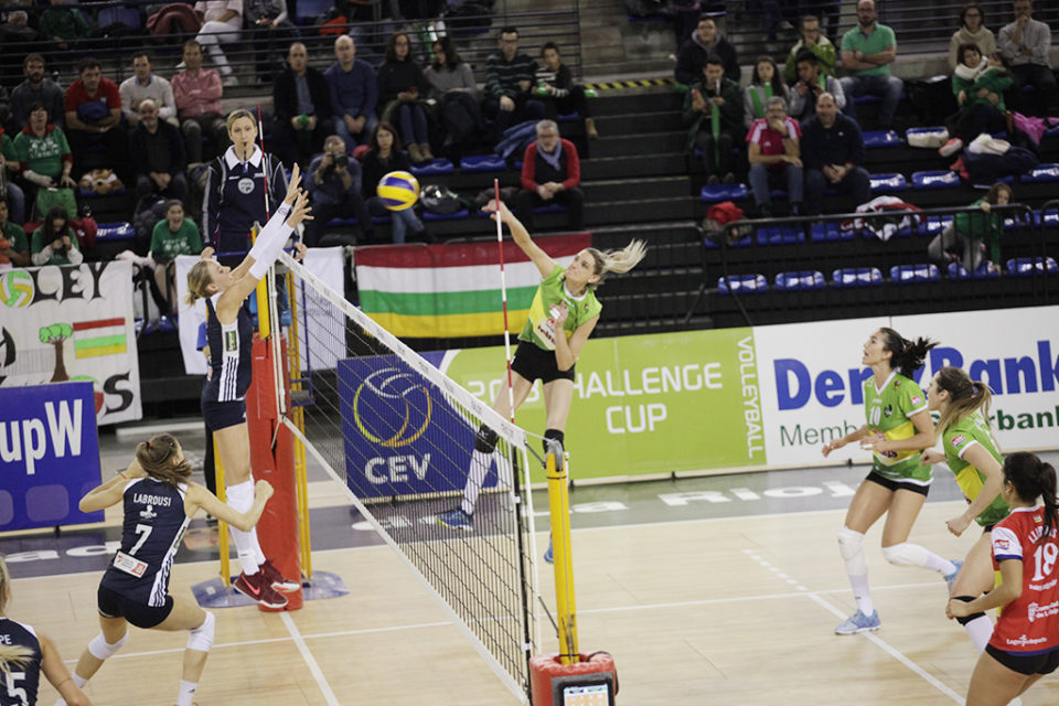 Las riojanas no pudieron superar al equipo griego. / Clara Larrea