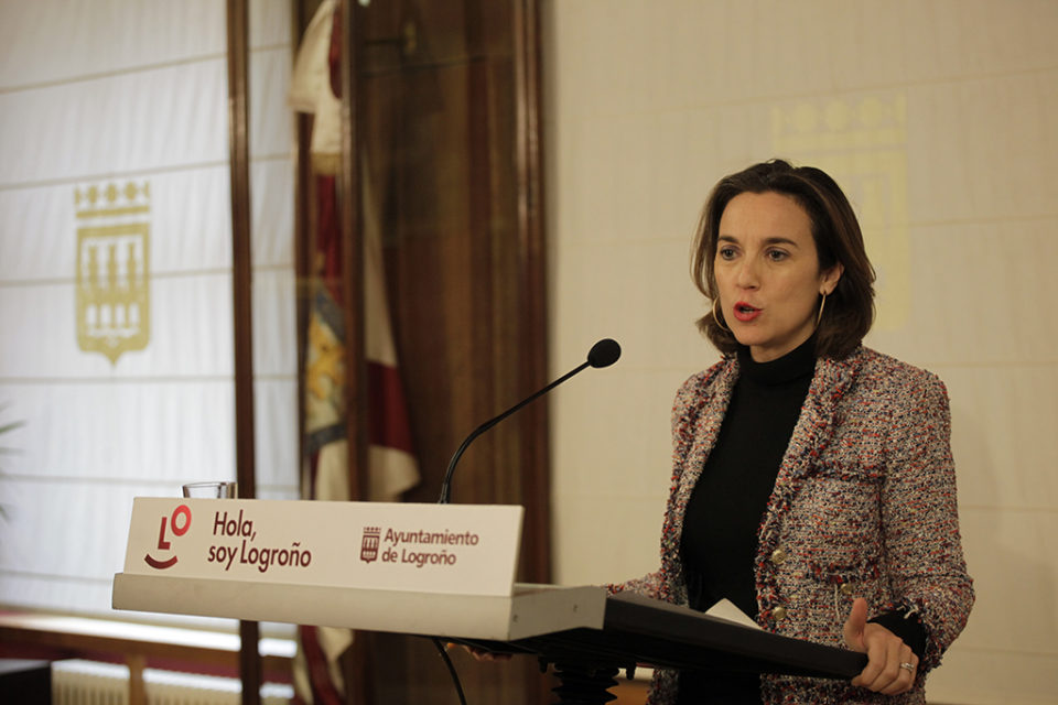 La alcaldesa, durante la rueda de prensa que ha ofrecido para detallar las novedades sobre el proyecto de la ronda sur. / Ingrid