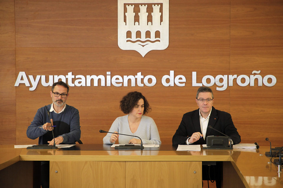 Rubén Antoñanzas (PR), Beatriz Arraiz (PSOE) y Julián San Martín (Cs). / Ingrid