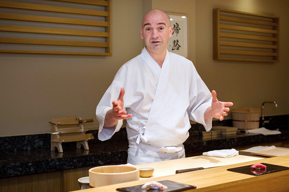 El chef Félix Jiménez, con una estrella Michelin, en su restaurante de Logroño. / RAQUEL MANZANARES (EFE)