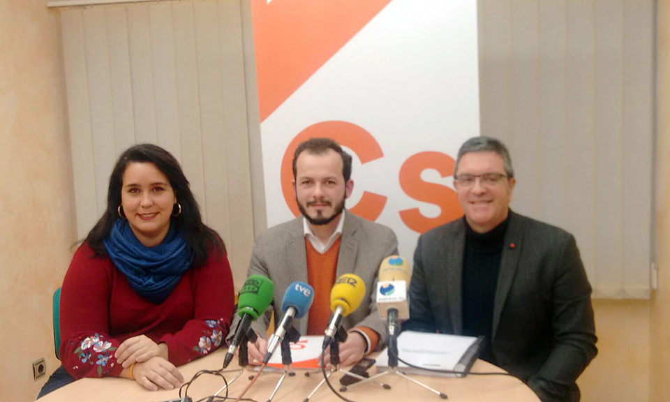De izquierda a derecha, María Luisa Alonso, Pablo Baena y Julián San Martín. /NR