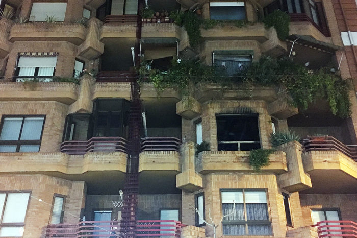 Tres personas afectadas por inhalación de humo en un incendio en Logroño