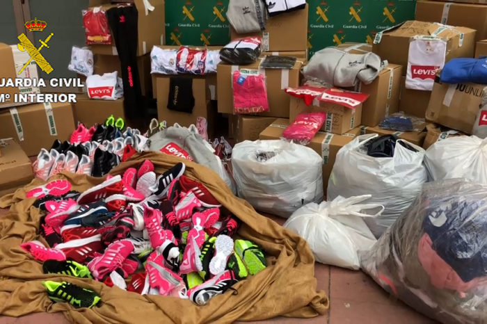 Incautados 75.000 euros en ropa falsificada a la venta en el mercadillo de Logroño