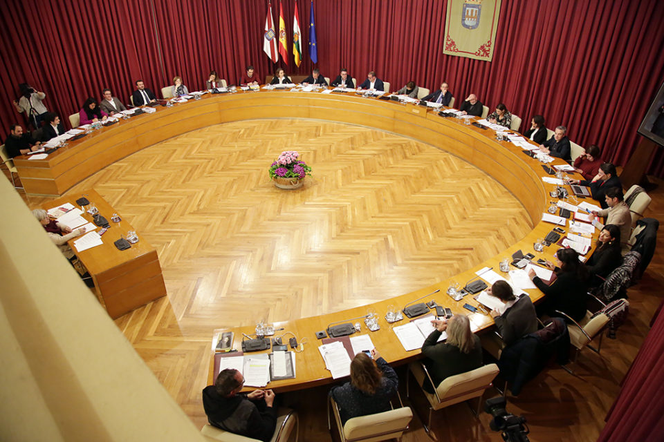 La Corporación municipal, en la sesión plenaria del pasado mes de enero. / Clara Larrea