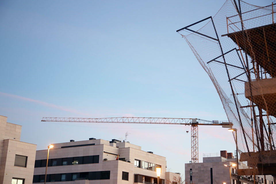 La construcción, único sector que registra menos parados en octubre. / Clara Larrea