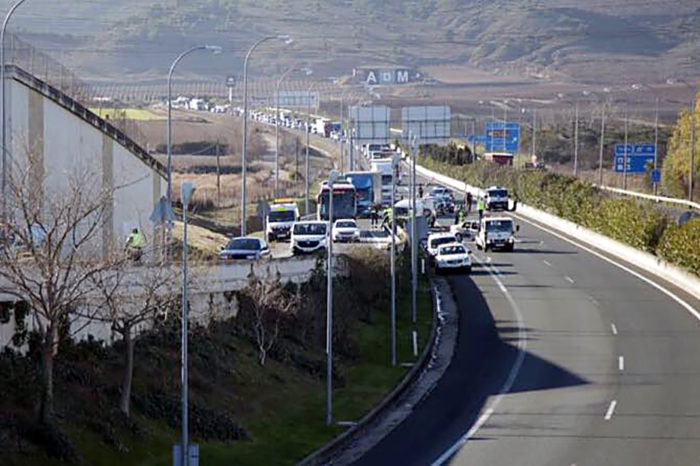 La colisión de dos vehículos provoca fuertes retenciones en la circunvalación de Logroño