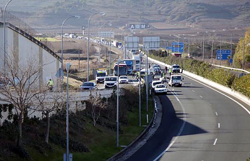 El accidente ocurrió junto a la salida hacia el barrio de El Arco. /CLARA LARREA