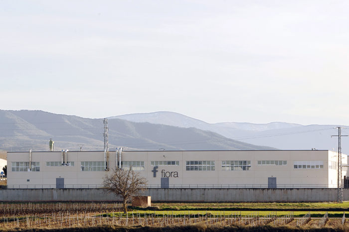 Una firma valenciana compra la empresa riojana de platos de ducha Fiora