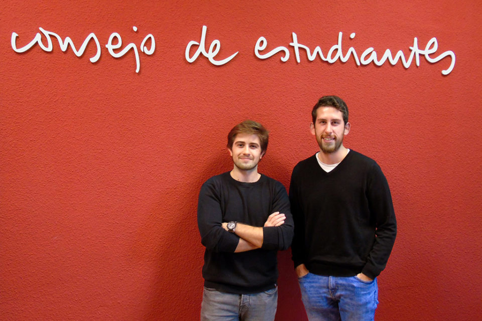 Sergio Capellán, nuevo secretario del Consejo de Estudiantes de la UR, junto a David Peso. / NR