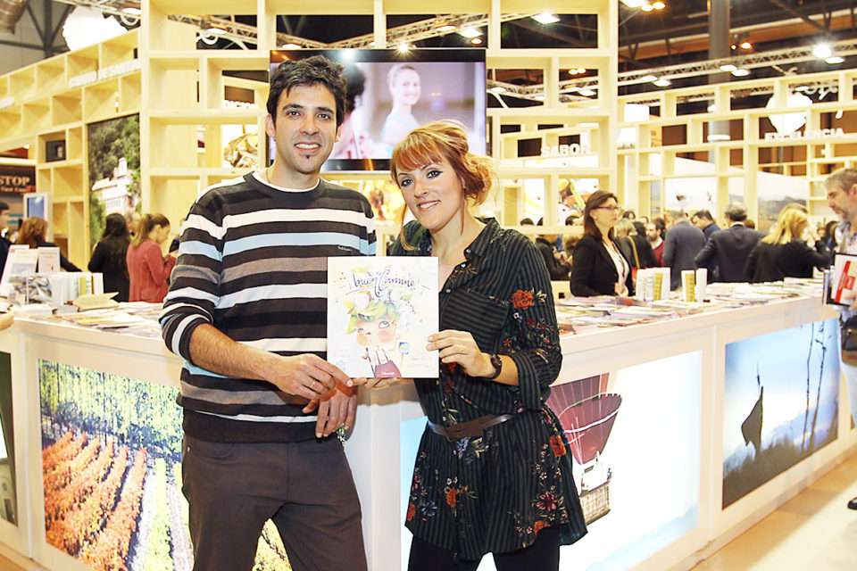 Rafa Ocón y Noe Escalera, autores de ‘Buen Camnio’, una publicación multimedia dirigida a peregrinos y niños y jóvenes, en FITUR. / Fernando Díaz (Riojapress)