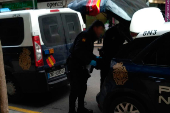 Tres detenidos por intentar robar en una vivienda de la calle Chile