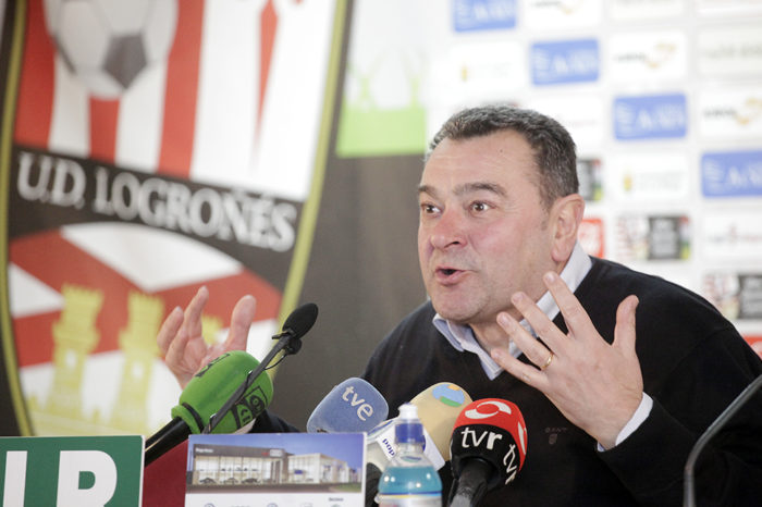 Pouso se ficha a sí mismo