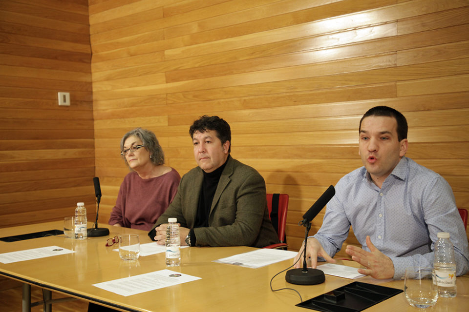 María José Hermosilla, Emilio Sáez de Guinoa y Alberto Velasco, en la rueda de prensa. / Ingrid