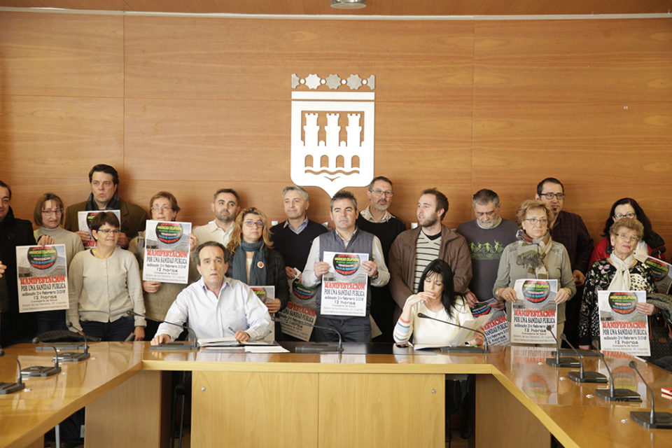 Miembros de la plataforma, durante la rueda de prensa que han ofrecido este jueves. / Ingrid