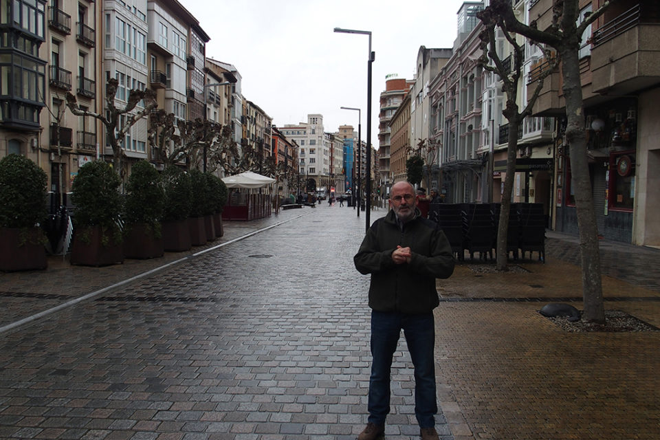 Jesús Ruiz Tutor, en la calle Bretón de los Herreros. / NR
