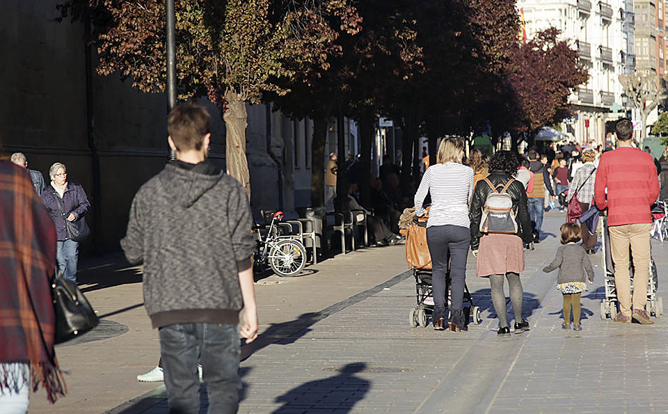 La población riojana crece gracias a la llegada de extranjeros. / Clara Larrea